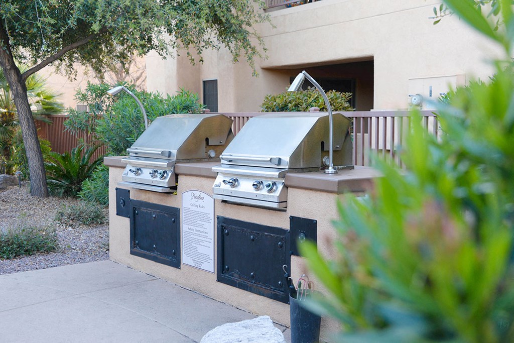 Outdoor BBQs for Resident at Finisterra Luxury Apartments for Rent