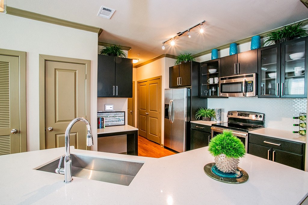 Upgraded Kitchen Countertops at Luxury 2 Bedroom Apartment in Houston