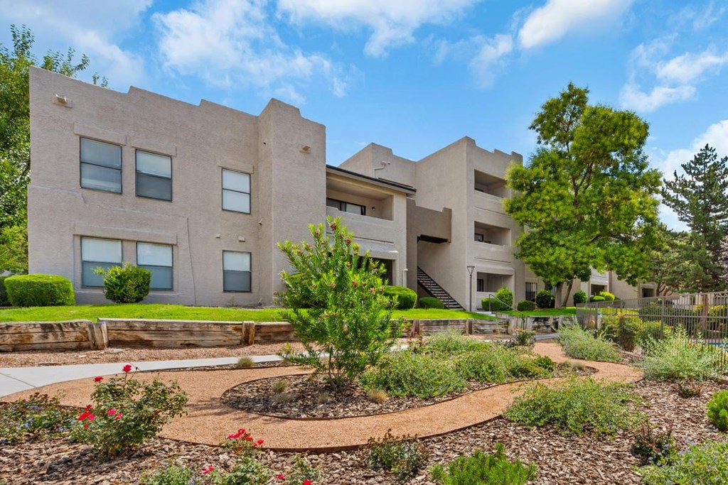 Beautiful Landscaping at 1 Bedroom Albuquerque Apartments