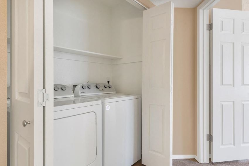 La Mirage Apartment Homes, 10700 Academy Road NE, Albuquerque, NM