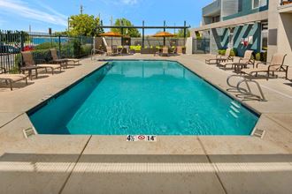 Apartments Westside Albuquerque with Crystal Clear Swimming Pool