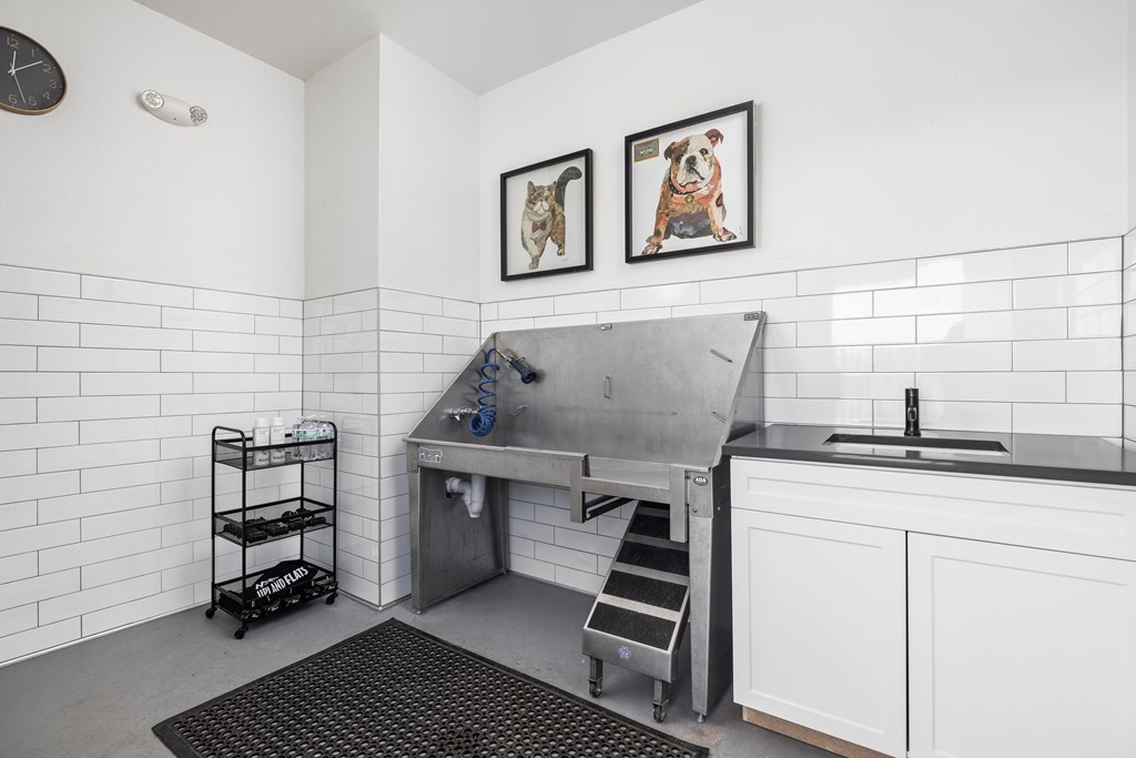 Pet Wash at Upland Flats Apartments 80922