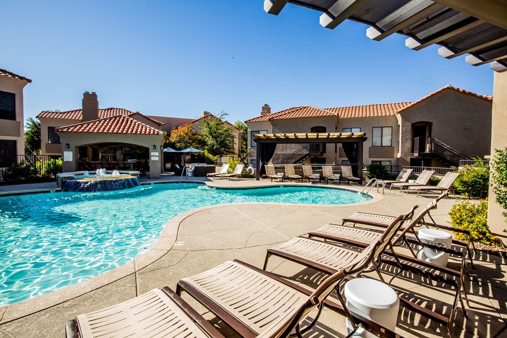 Luxury Apartments Tucson with Resort Style Swimming Pool