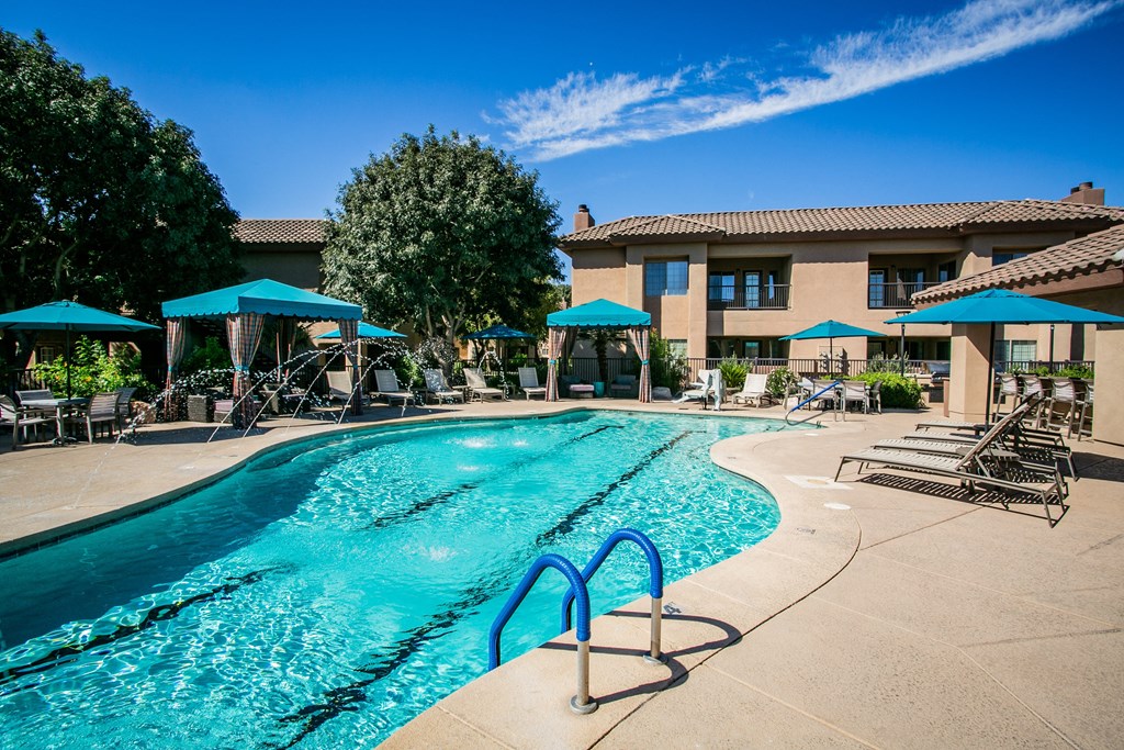 Apartments in Catalina Foothills with Heated Large Swimming Pool