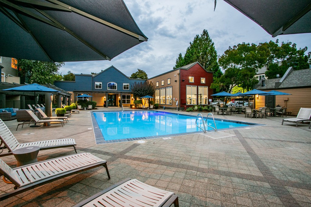 The Colonnade Luxury Townhome Apartments