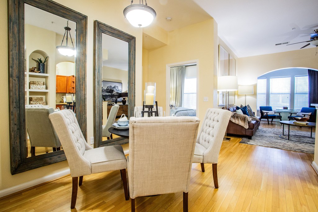 Apartments in North Phoenix AZ with Dining Area