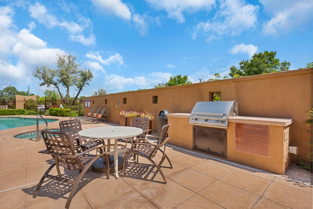 Outdoor barbecue and grills at apartments Los Alamos NM