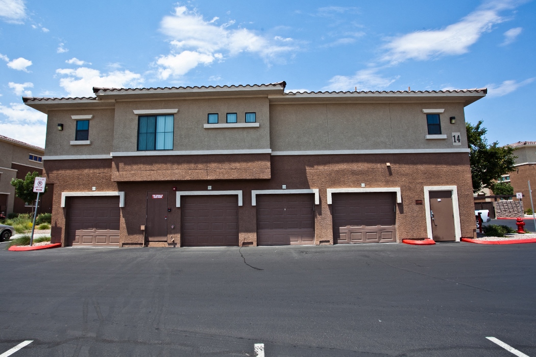 Attached Garages at Las Vegas Apartments Near Clark Country School District