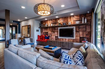 Luxurious Resident Lounge with Wi-Fi and HDTV at Apartments Near Downtown Phoenix