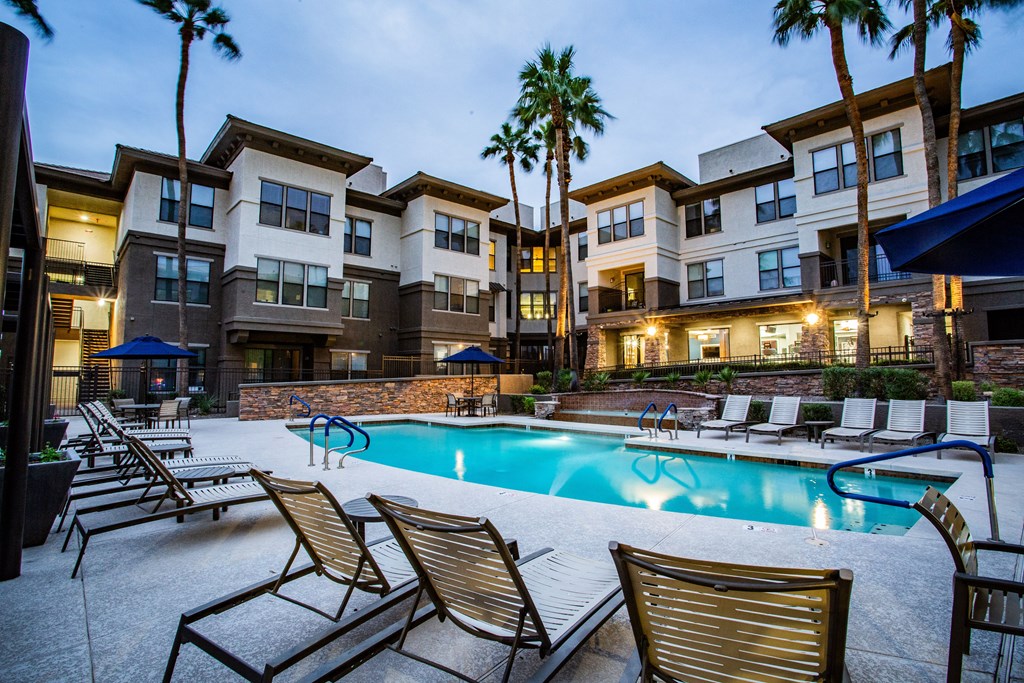 Beautiful Swimming Pool at Apartments Near Desert Ridge AZ