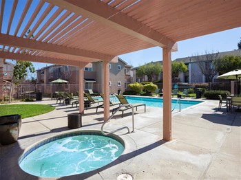 Hot Tub And Swimming Pool at Knollwood Meadows Apartments, Santa Maria, California - Photo Gallery 9
