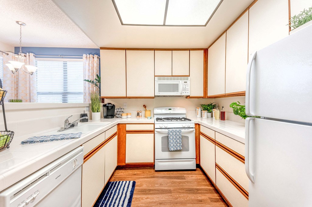 the preserve at ballantyne commons apartment kitchen