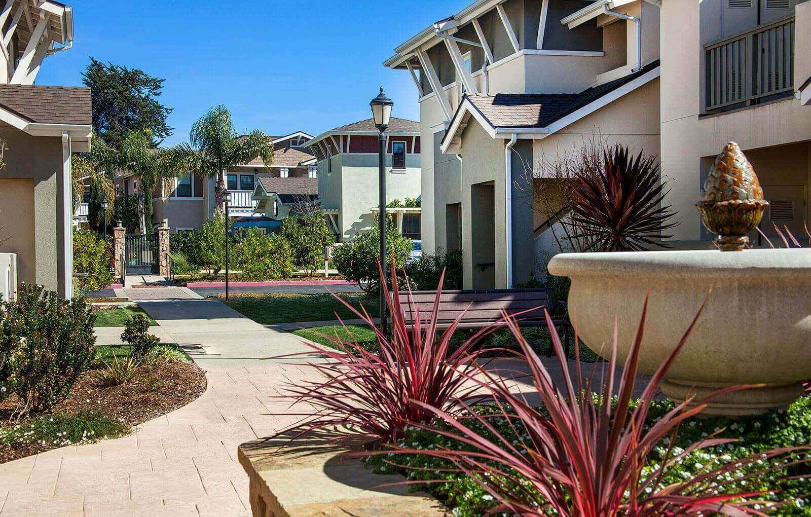 Apartments in Ventura, CA Ralston Courtyards Home