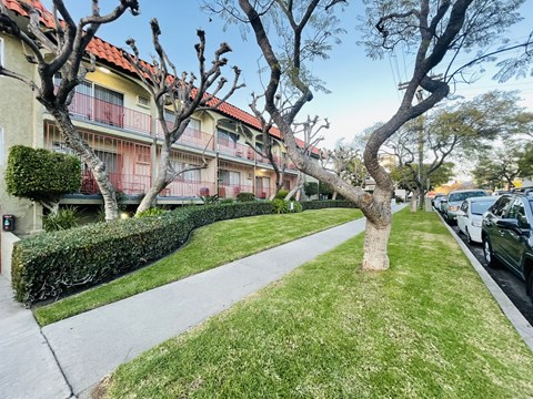 Front Right at Lido Apartments - 10535 Rose Ave, Los Angeles, CA