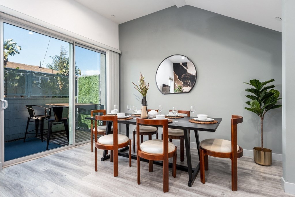 Dining Room at Lido Apartments - 4025 Grandview, California