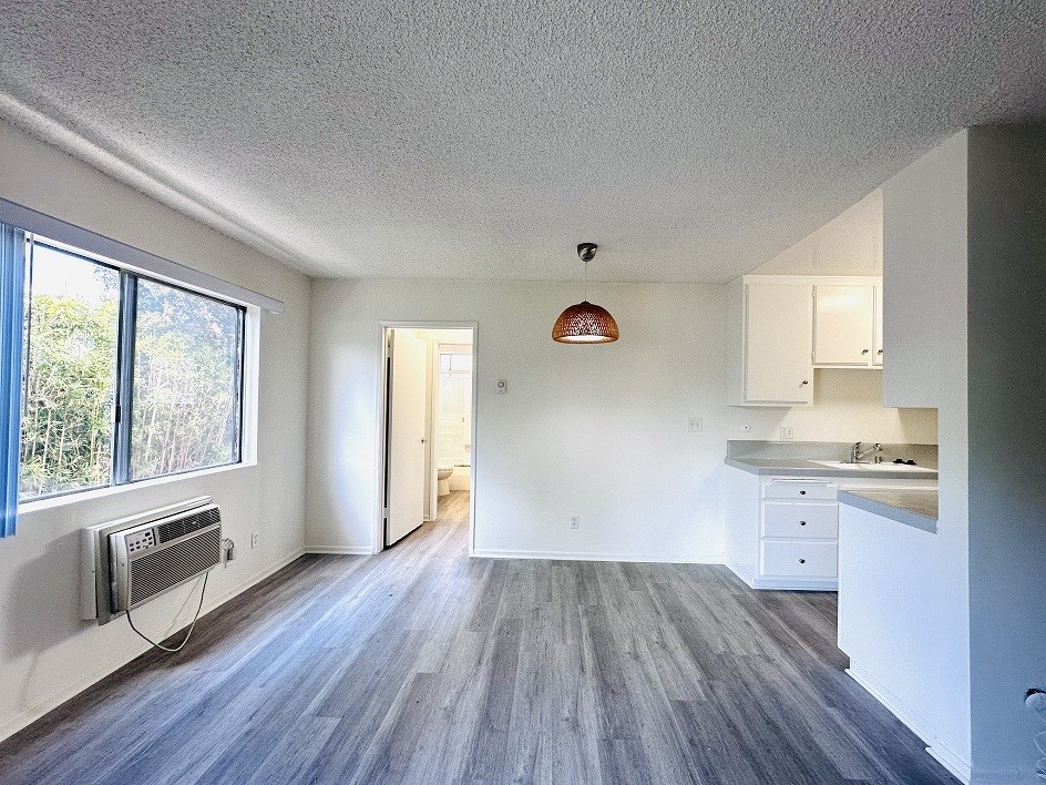 A room with a grey floor and a white ceiling.