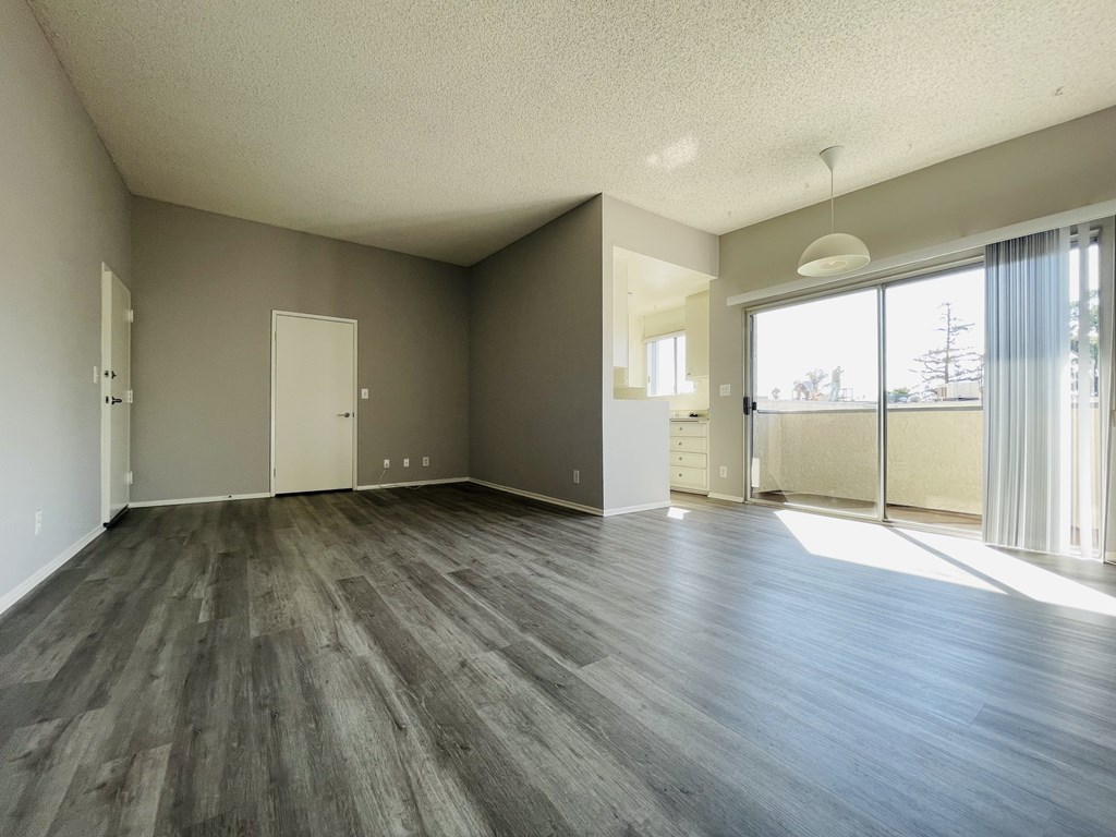 A room with a grey floor and a white ceiling.