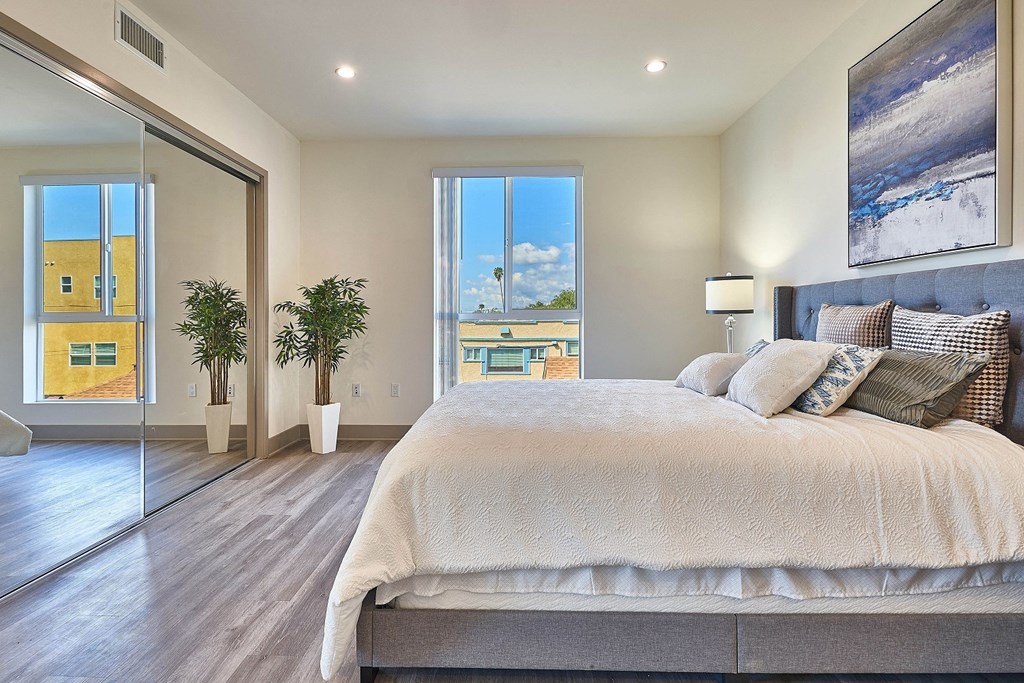 Luxury Master Bedroom at 4847 Oakwood Ave. Los Angeles, CA