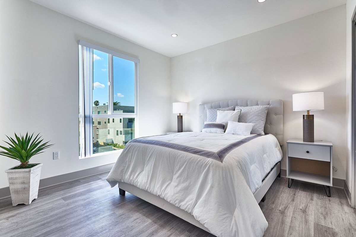Lido Apartments - 4847 Oakwood