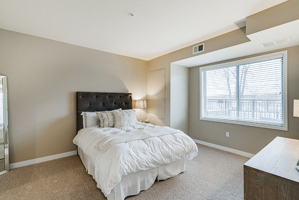 Bedroom with white comforter on the bed