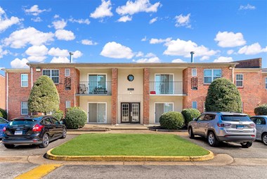 Property Exterior at Rivers Landing Apartments, PRG Real Estate, Hampton, 23666