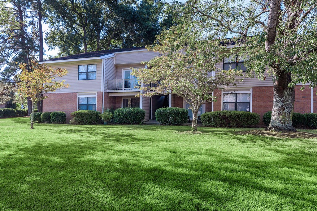 our apartments offer a spacious yard for our residents to enjoy at Sawgrass Apartments, Charleston, 29412