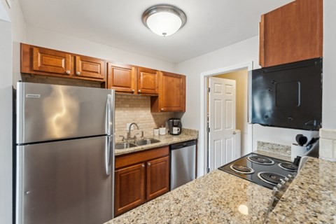 A kitchen with granite countertops and stainless steel appliances. at Sawgrass Apartments, South Carolina