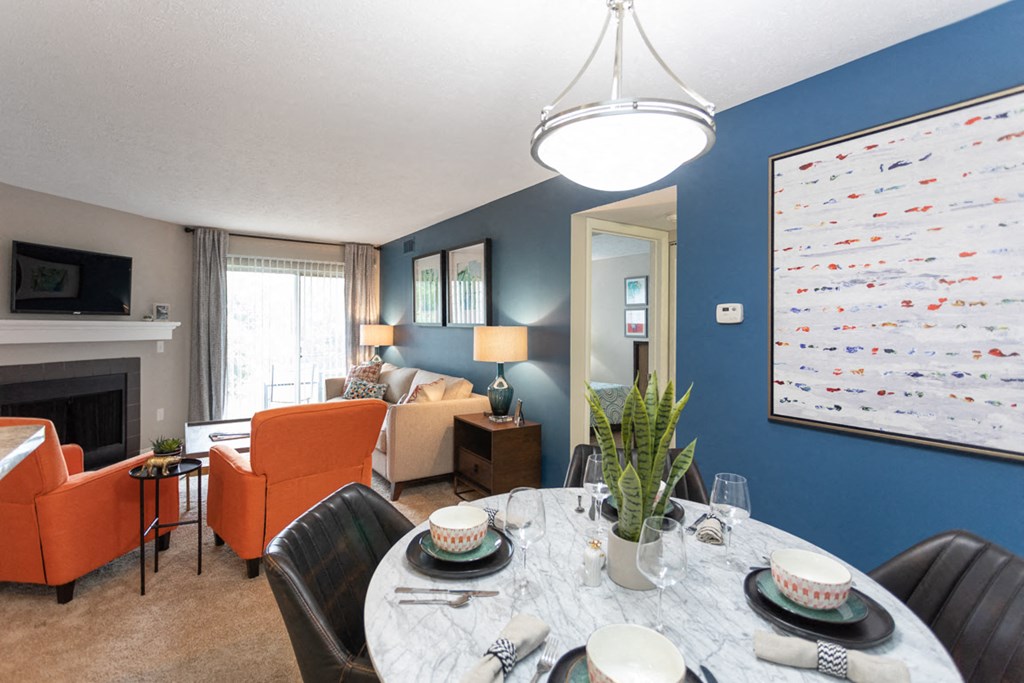 Living Room Open Concept Dining Area at Chinoe Creek Apartments, PRG Real Estate, Kentucky, 40502