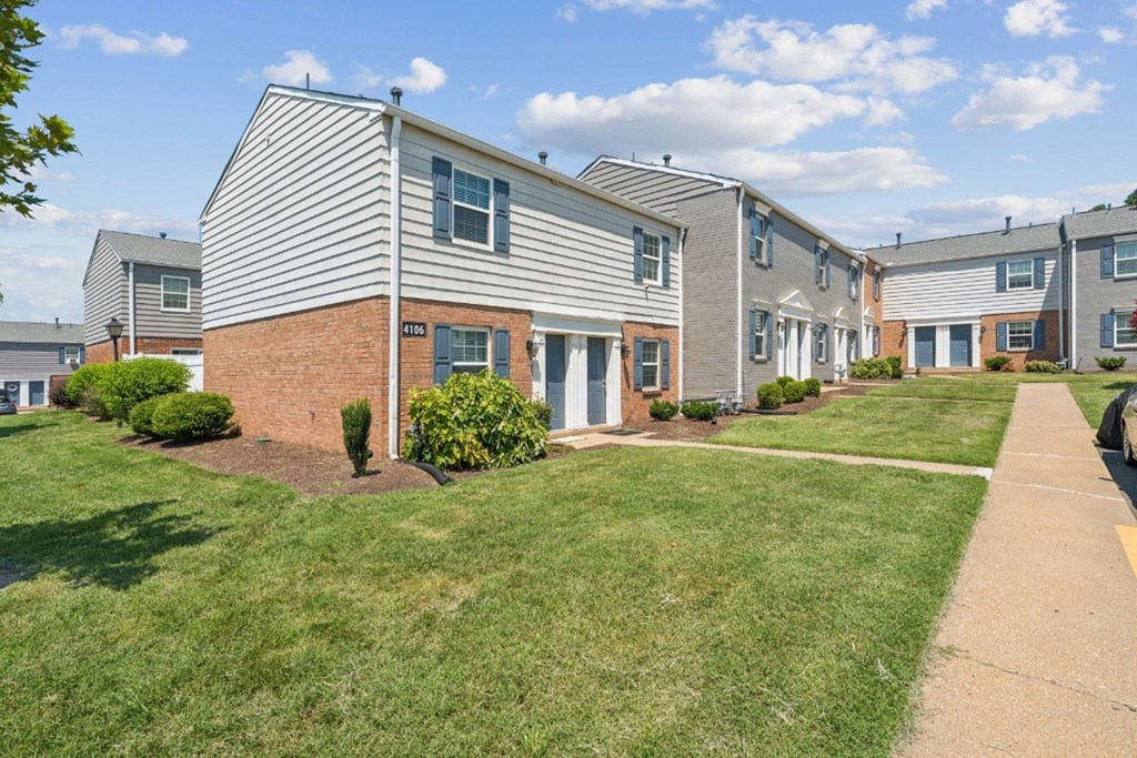 A building with the word at Staples Mill Townhomes Apartments, Virginia, 23228