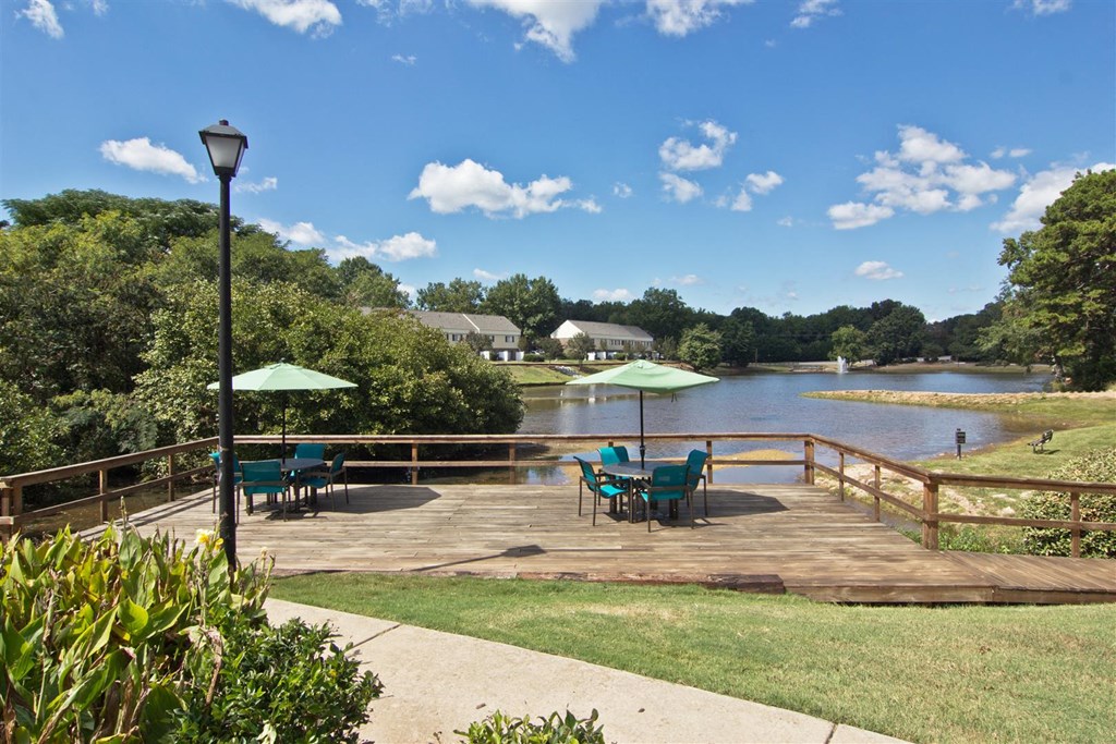 Lake view picnic area at Lakecrest Apartments, PRG Real Estate Management, Greenville, South Carolina