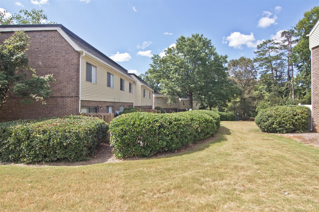 Bushes at Lakecrest Apartments, PRG Real Estate Management, South Carolina