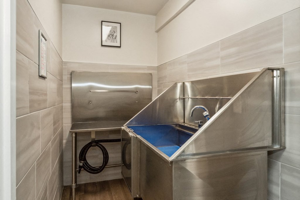 pet spa at The Lafayette Apartments, Colonial Place, Norfolk