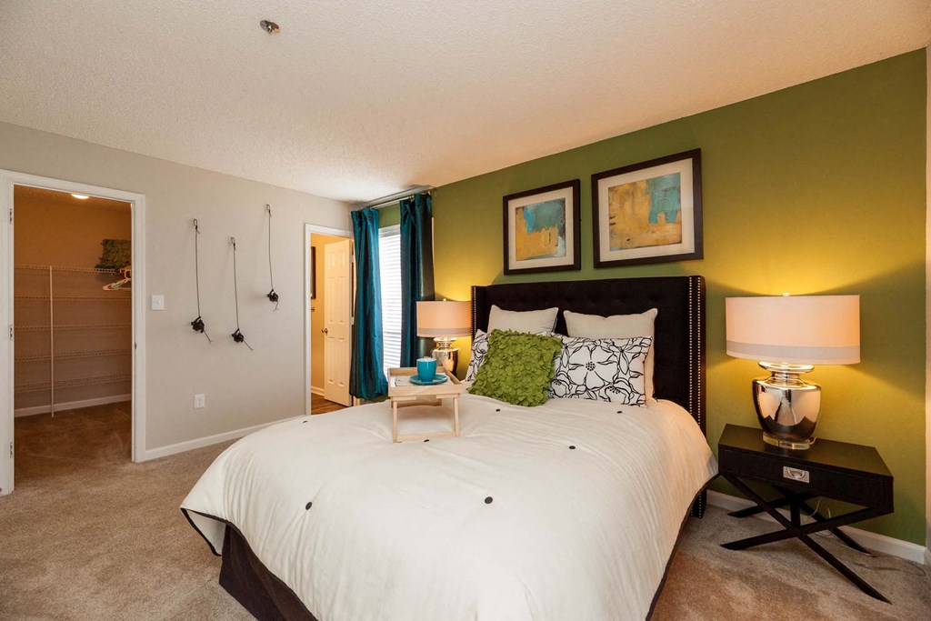 Large Comfortable Bedrooms With Closet at The Timbers, Richmond