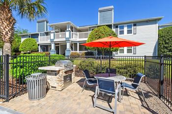 BBQ Area at Palmetto Place Apartments, Taylors, SC, 29687