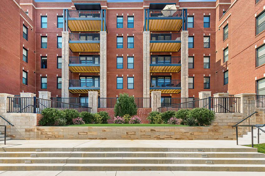 Apartment Exterior Apartment Exterior at Circ Apartments, Richmond, Virginia 23220