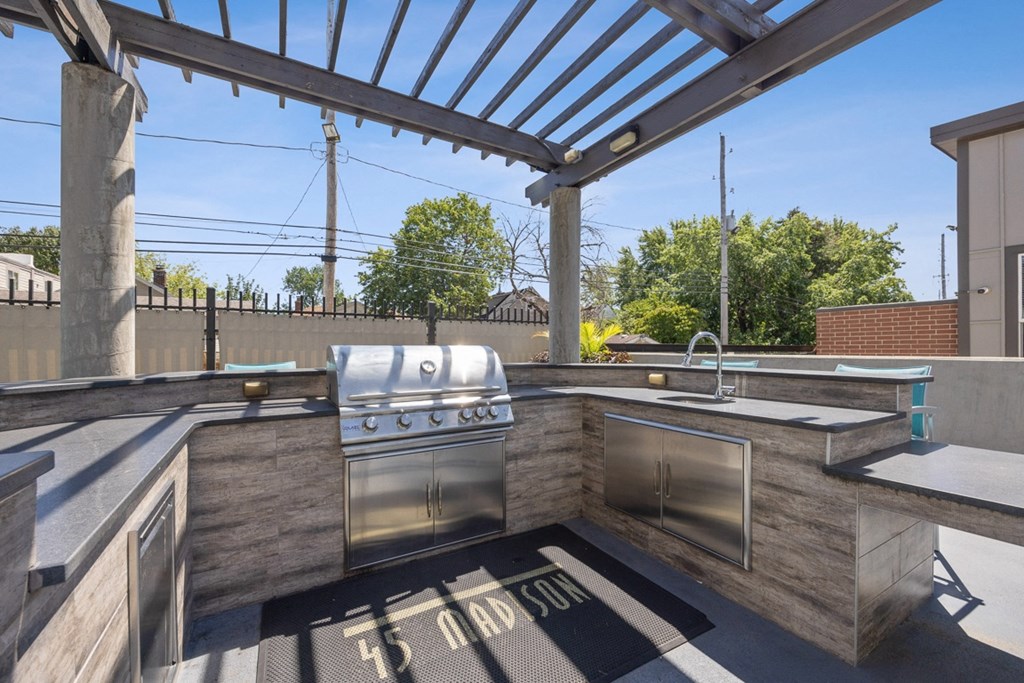 Outdoor Kitchen with Stainless Steel Appliances and a Pergola at 45 Madison Apartments, Missouri, 64111