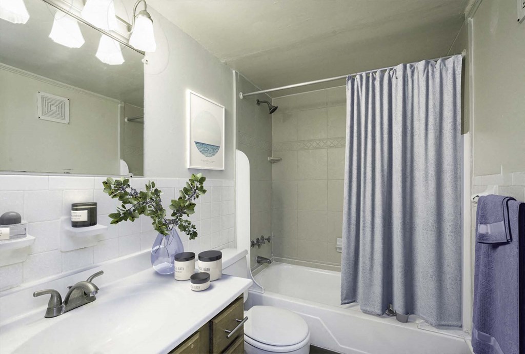 Bathroom With Bathtub at Country Club Apartments, Williamsburg, Virginia