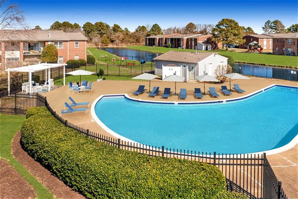Pool View at Rivers Landing Apartments, PRG Real Estate, Hampton, Virginia