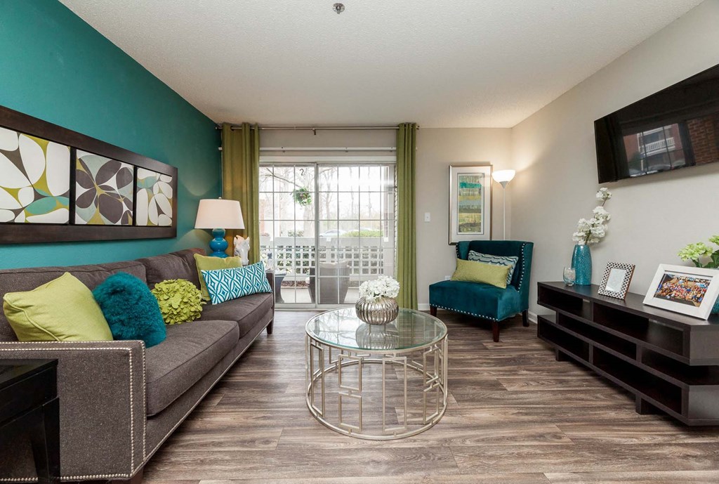 Living Space Plenty Of Natural Light at The Timbers, Richmond