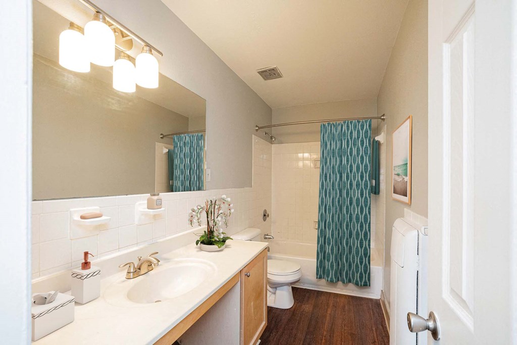 Luxurious Bathrooms at The Courtyards of Chanticleer, Virginia