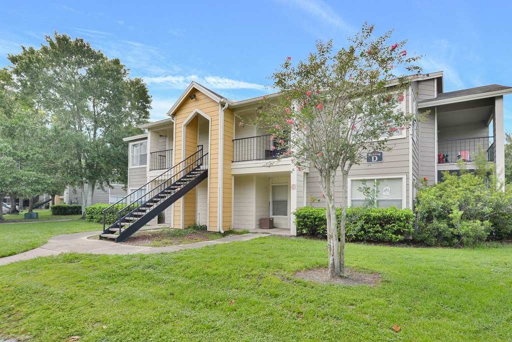 Exterior at Palm Crossing Apartments in Winter Garden, FL