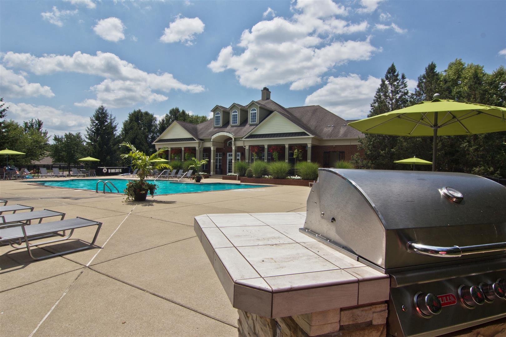 Grilling area at The Resort At Lake Crossing Apartments, PRG Real Estate, Kentucky