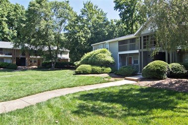 Lush Green Courtyard Wit Walking Paths at Clarion Crossing Apartments, PRG Real Estate Management, North Carolina