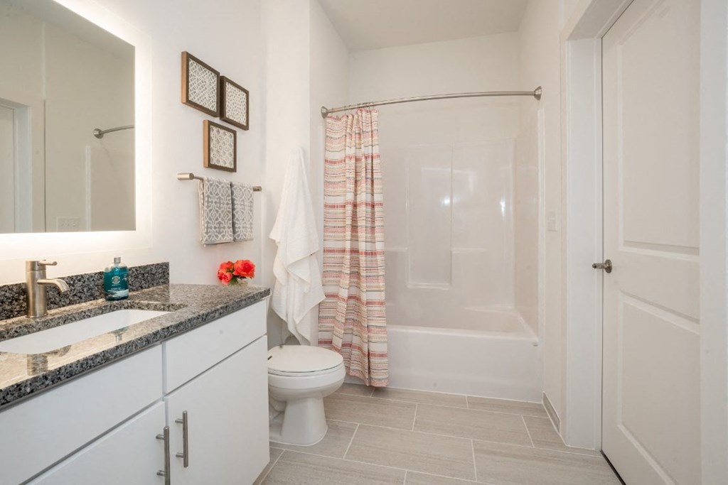 Bathroom With Bathtub at East 51 At Rocketts Landing, Virginia, 23231
