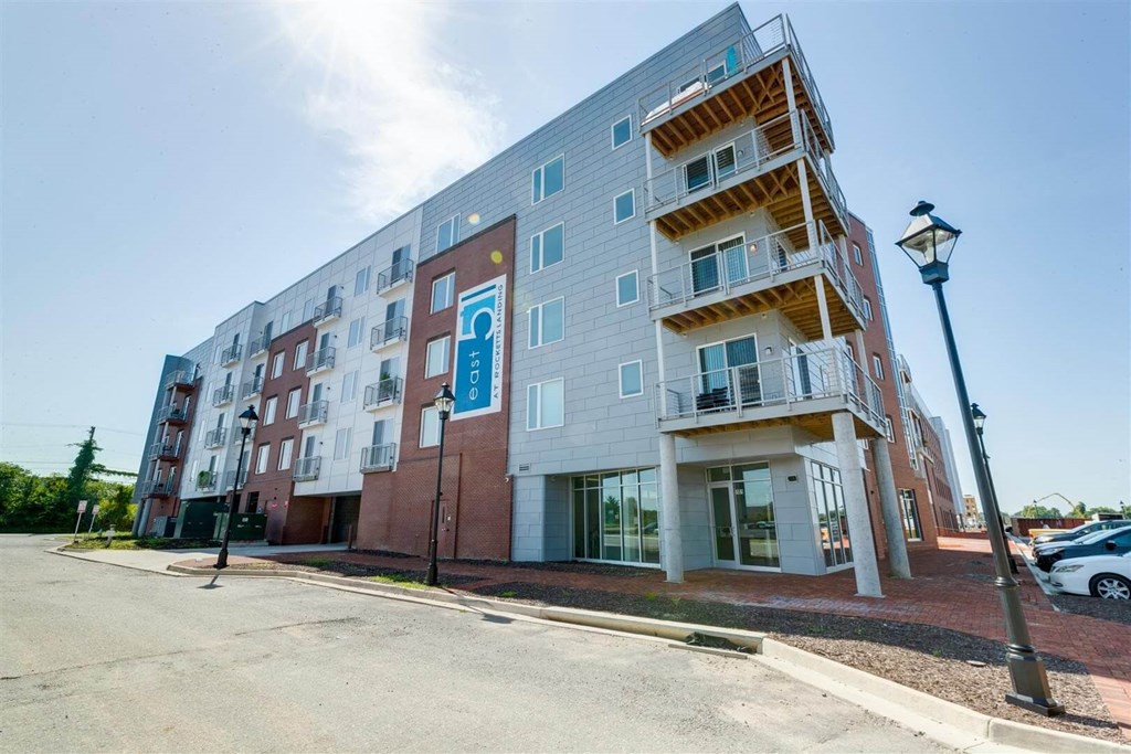 Building Exterior at East 51 At Rocketts Landing, Virginia, 23231
