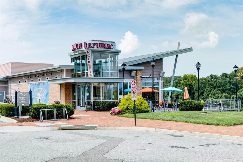 Courtyard at East 51 At Rocketts Landing, Richmond, Virginia
