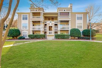 Lush Landscaping Lush Landscaping at Beacon Ridge Apartments, PRG Real Estate Management, Greenville