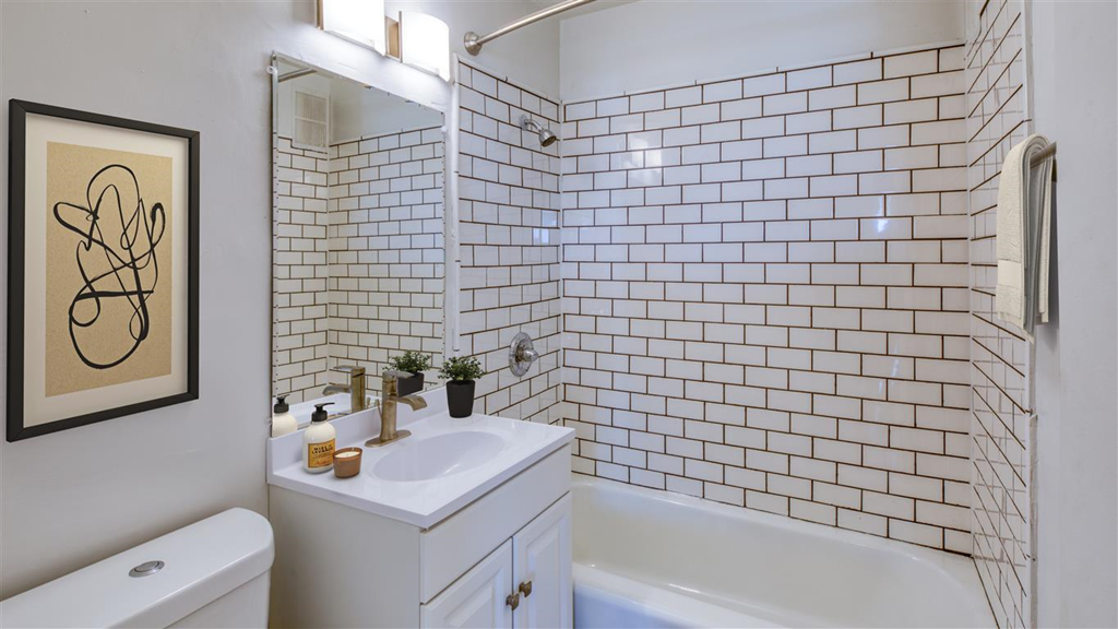 Bathroom with Subway Tile at The Lafayette, Virginia