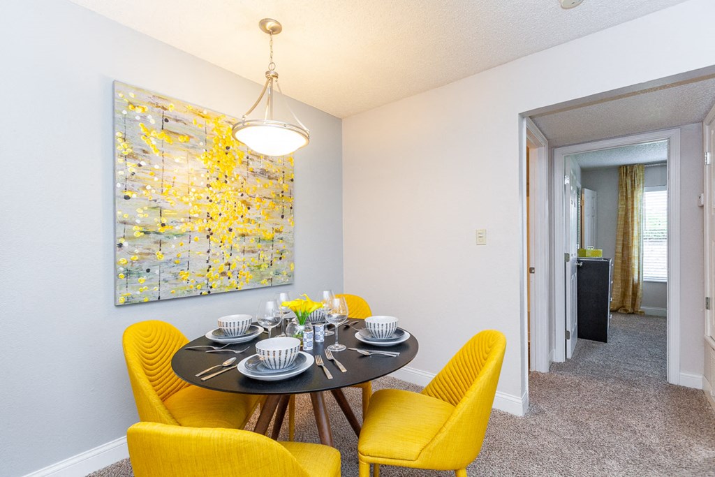 Elegant Dining Room at The Reserve At Barry Apartments, Kansas City, MO, 64154