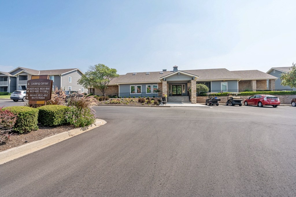 Road to the Property at The Reserve At Barry Apartments, Kansas City, Missouri